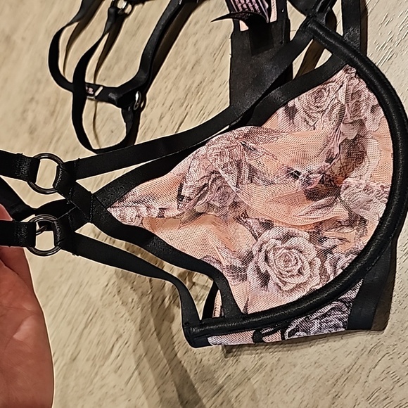 NWT Victoria's Secret Underwire Bra Black and Pink Size 36 DD - Picture 3 of 10